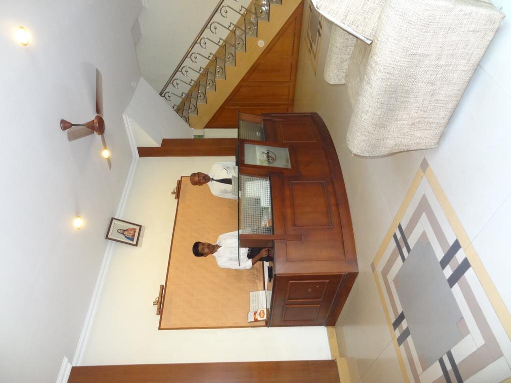 Mjm Plaza Hotel Kochi Ngoại thất bức ảnh