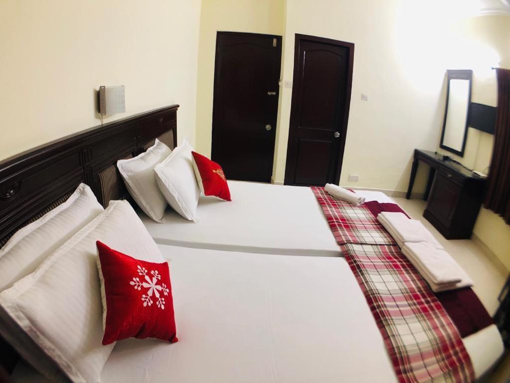 Mjm Plaza Hotel Kochi Ngoại thất bức ảnh