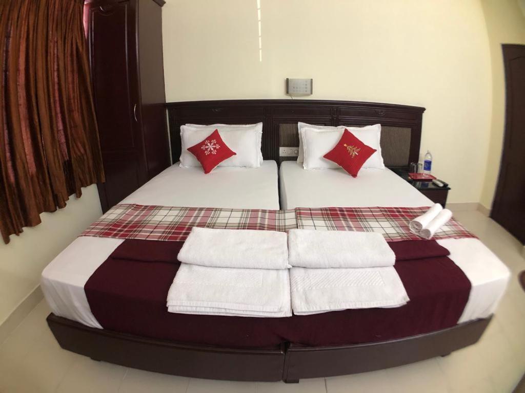 Mjm Plaza Hotel Kochi Ngoại thất bức ảnh